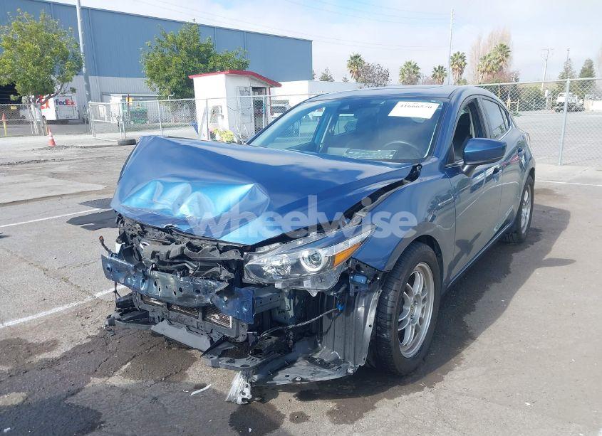 Photo 2 of 2018 Mazda Mazda3 TOURING (VIN 3MZBN1L32JM274060)