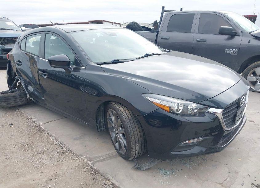 2018 Mazda Mazda3 TOURING (VIN 3MZBN1L33JM267702) main photo