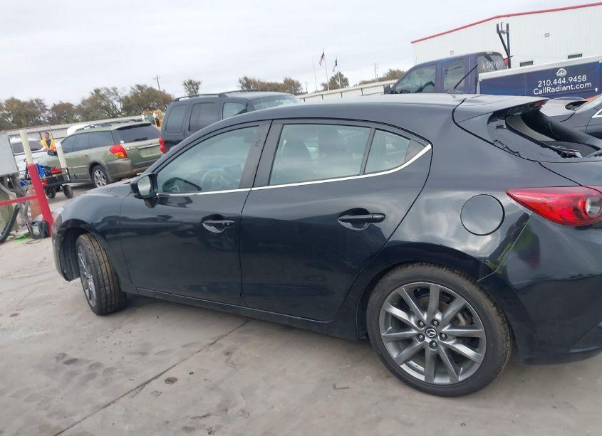 Photo 14 of 2018 Mazda Mazda3 TOURING (VIN 3MZBN1L33JM267702)