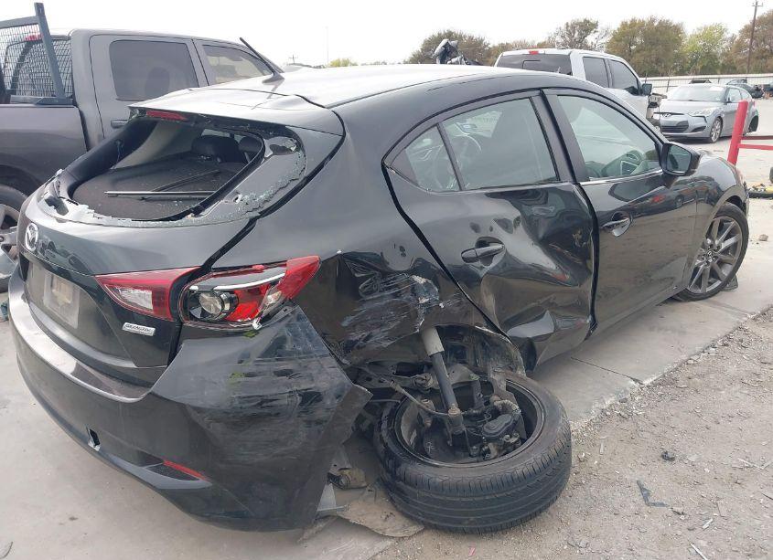 Photo 4 of 2018 Mazda Mazda3 TOURING (VIN 3MZBN1L33JM267702)