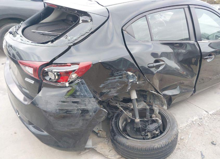 Photo 6 of 2018 Mazda Mazda3 TOURING (VIN 3MZBN1L33JM267702)