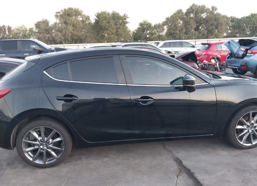 Photo 13 of 2018 Mazda Mazda3 TOURING (VIN 3MZBN1L39JM190995)