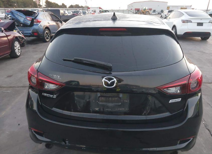 Photo 16 of 2018 Mazda Mazda3 TOURING (VIN 3MZBN1L39JM190995)