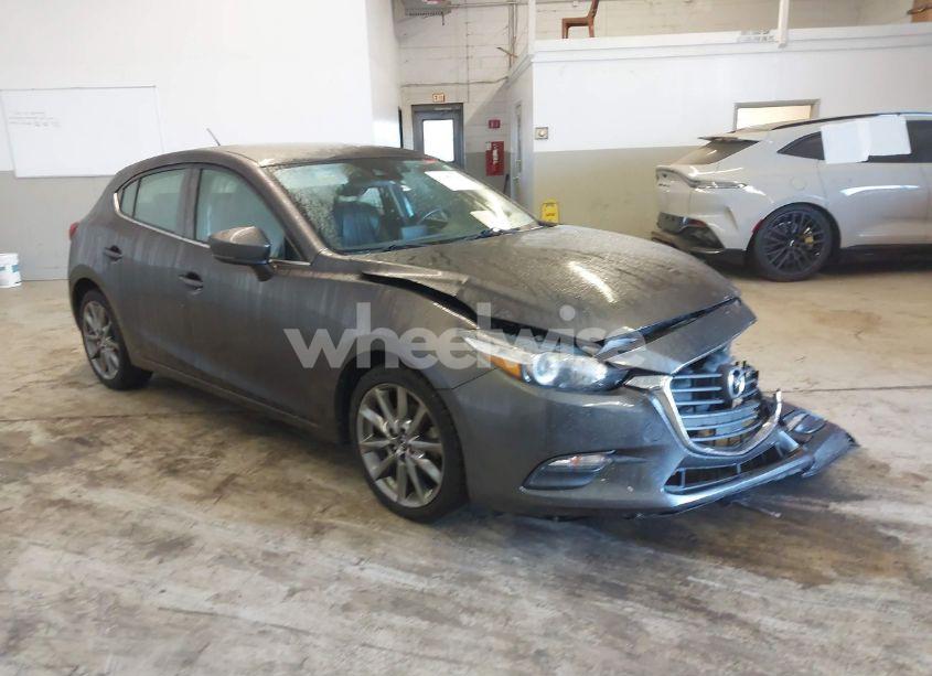 2018 Mazda Mazda3 TOURING (VIN 3MZBN1L3XJM197387) main photo