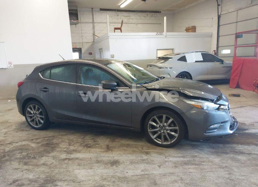 Photo 13 of 2018 Mazda Mazda3 TOURING (VIN 3MZBN1L3XJM197387)