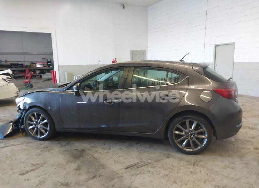 Photo 14 of 2018 Mazda Mazda3 TOURING (VIN 3MZBN1L3XJM197387)