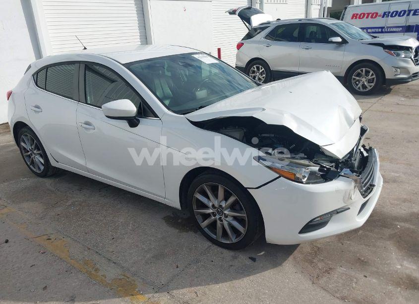 2017 Mazda Mazda3 TOURING (VIN 3MZBN1L7XHM122752) main photo