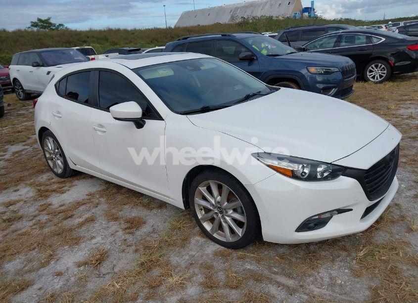 2017 Mazda Mazda3 GRAND TOURING (VIN 3MZBN1M30HM145405) main photo