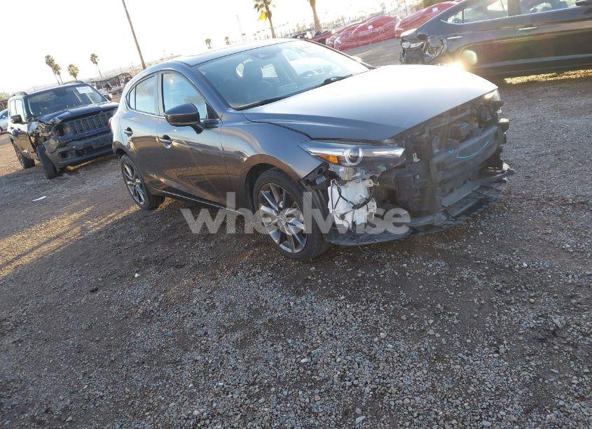 2018 Mazda Mazda3 GRAND TOURING (VIN 3MZBN1M30JM158502) main photo