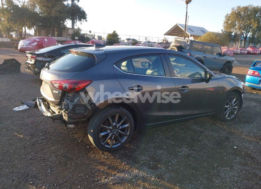 Photo 14 of 2018 Mazda Mazda3 GRAND TOURING (VIN 3MZBN1M30JM158502)
