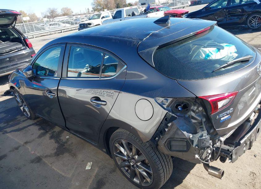 Photo 14 of 2018 Mazda Mazda3 GRAND TOURING (VIN 3MZBN1M37JM161106)