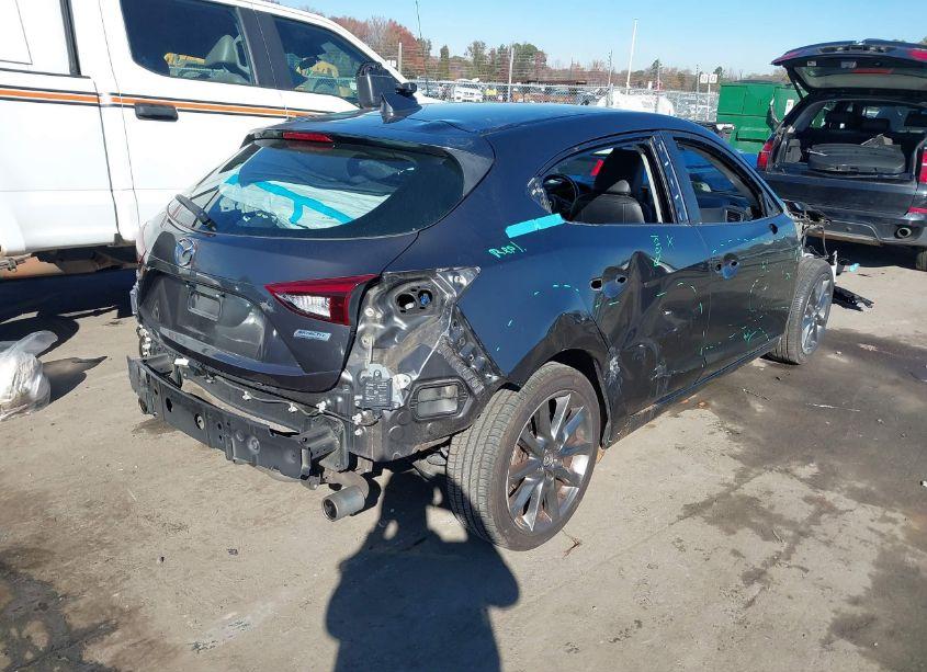 Photo 4 of 2018 Mazda Mazda3 GRAND TOURING (VIN 3MZBN1M37JM161106)