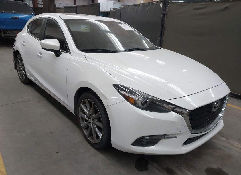 2018 Mazda Mazda3 GRAND TOURING (VIN 3MZBN1M37JM165706) main photo