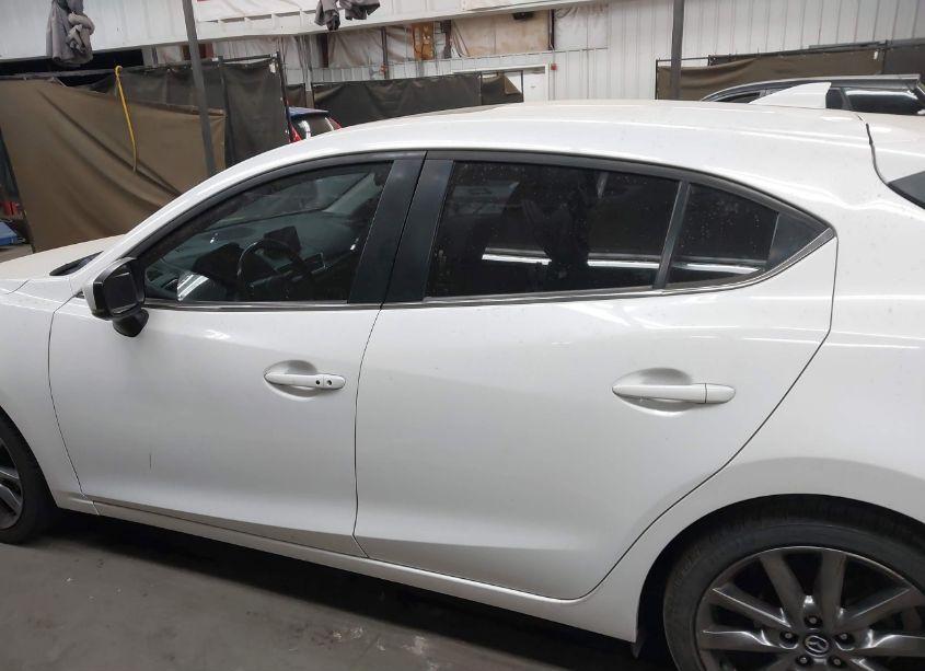 Photo 14 of 2018 Mazda Mazda3 GRAND TOURING (VIN 3MZBN1M37JM165706)