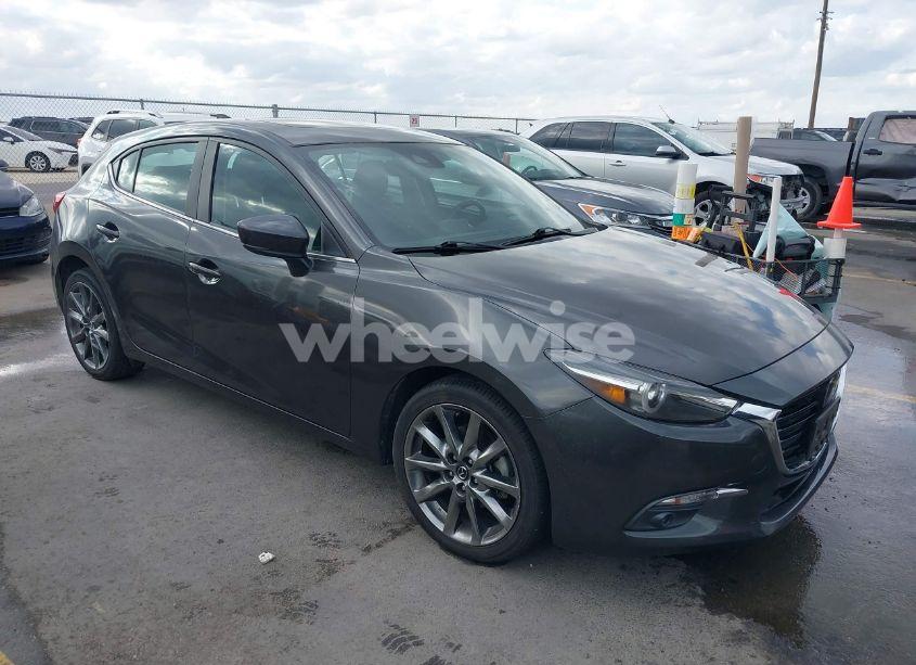 2018 Mazda Mazda3 GRAND TOURING (VIN 3MZBN1M37JM170131) main photo