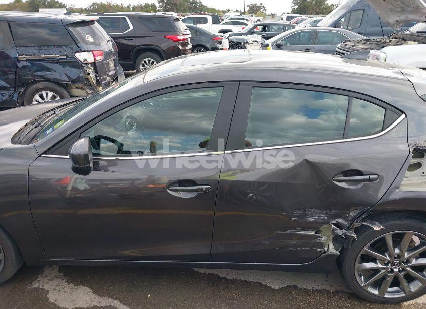 Photo 15 of 2018 Mazda Mazda3 GRAND TOURING (VIN 3MZBN1M37JM170131)