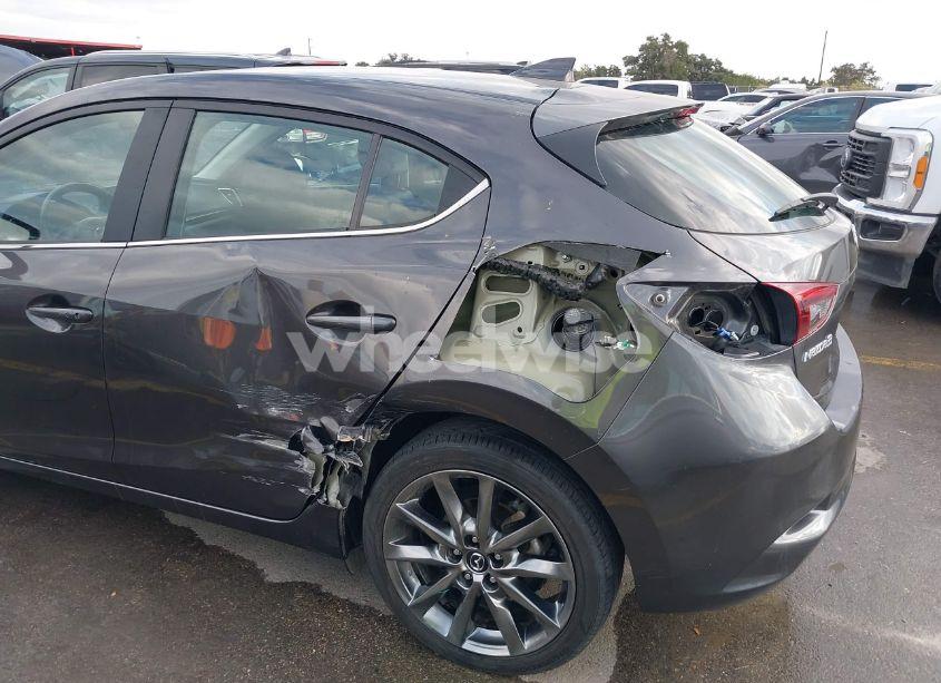 Photo 6 of 2018 Mazda Mazda3 GRAND TOURING (VIN 3MZBN1M37JM170131)