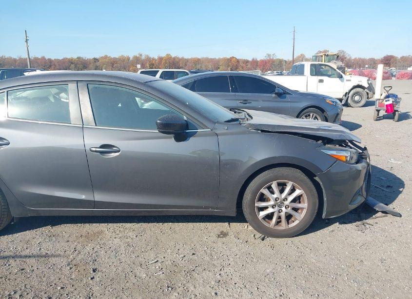 Photo 13 of 2018 Mazda Mazda3 SPORT (VIN 3MZBN1U71JM232576)