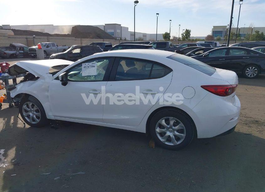 Photo 15 of 2018 Mazda Mazda3 SPORT (VIN 3MZBN1U72JM213986)