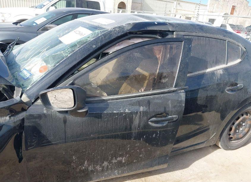 Photo 13 of 2018 Mazda Mazda3 SPORT (VIN 3MZBN1U73JM237861)