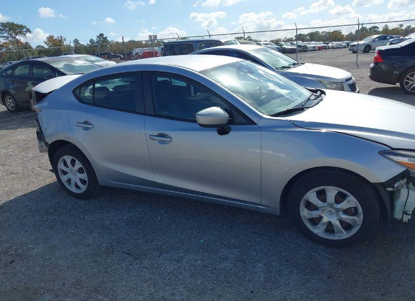 Photo 14 of 2018 Mazda Mazda3 SPORT (VIN 3MZBN1U75JM214582)