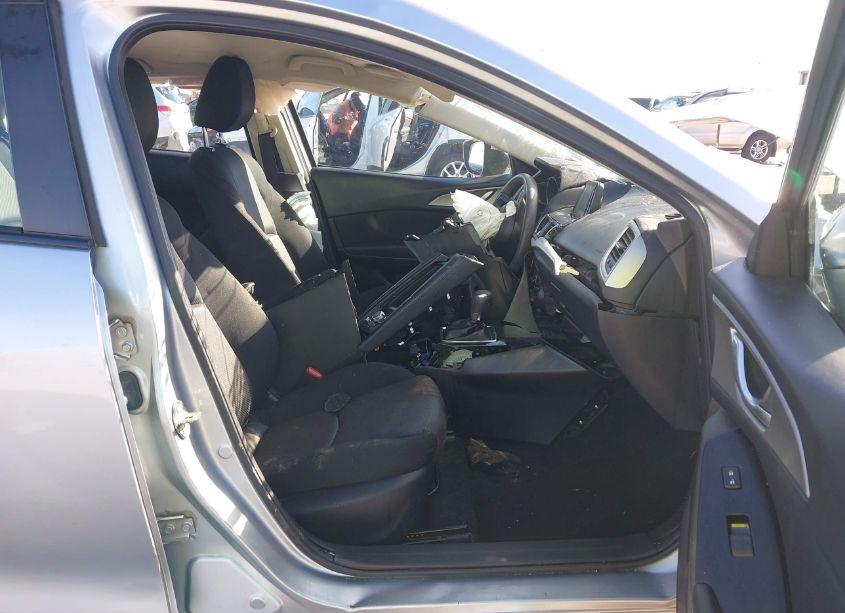 Photo 5 of 2018 Mazda Mazda3 SPORT (VIN 3MZBN1U76JM167899)