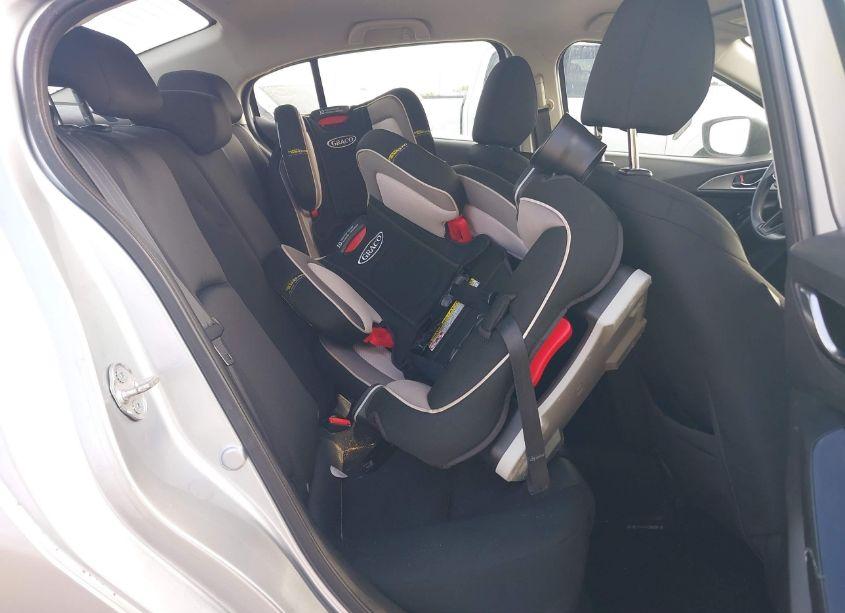 Photo 8 of 2018 Mazda Mazda3 SPORT (VIN 3MZBN1U76JM272636)