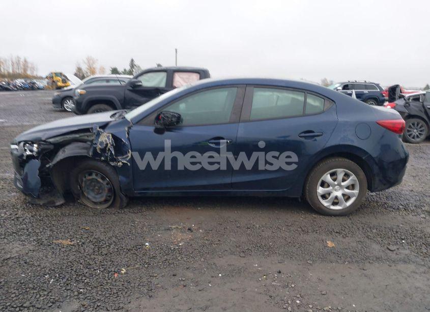 Photo 14 of 2018 Mazda Mazda3 SPORT (VIN 3MZBN1U78JM203964)