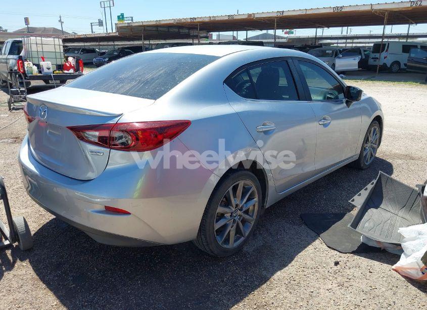 Photo 4 of 2018 Mazda Mazda3 TOURING (VIN 3MZBN1V30JM165299)