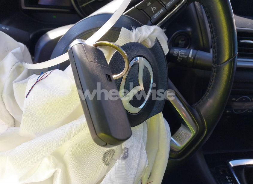 Photo 11 of 2018 Mazda Mazda3 TOURING (VIN 3MZBN1V31JM169958)