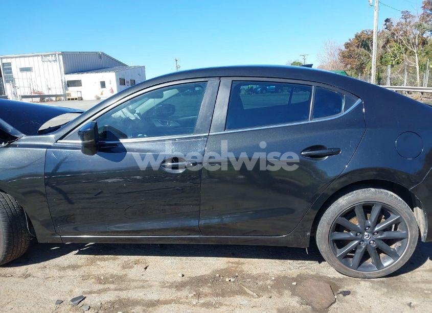 Photo 14 of 2018 Mazda Mazda3 TOURING (VIN 3MZBN1V31JM169958)