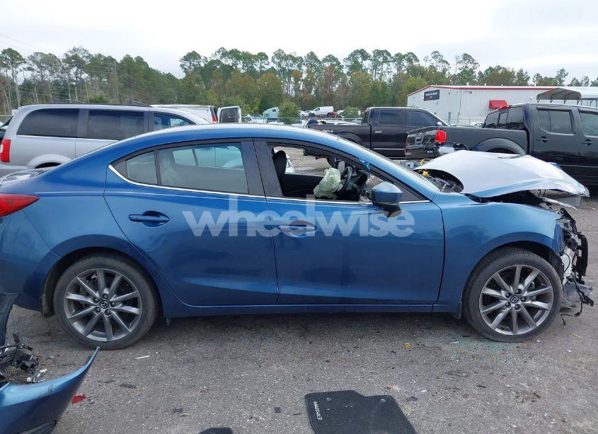 Photo 13 of 2018 Mazda Mazda3 TOURING (VIN 3MZBN1V31JM174688)
