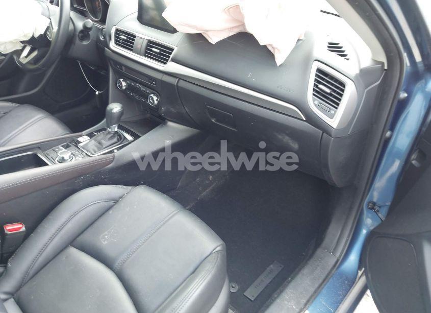 Photo 5 of 2018 Mazda Mazda3 TOURING (VIN 3MZBN1V31JM174688)