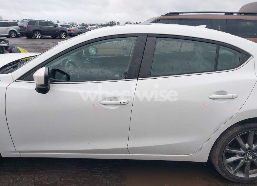 Photo 14 of 2018 Mazda Mazda3 TOURING (VIN 3MZBN1V31JM212971)