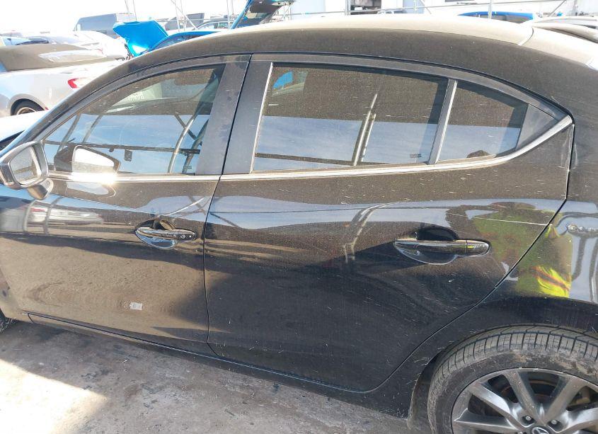 Photo 14 of 2018 Mazda Mazda3 TOURING (VIN 3MZBN1V31JM240852)