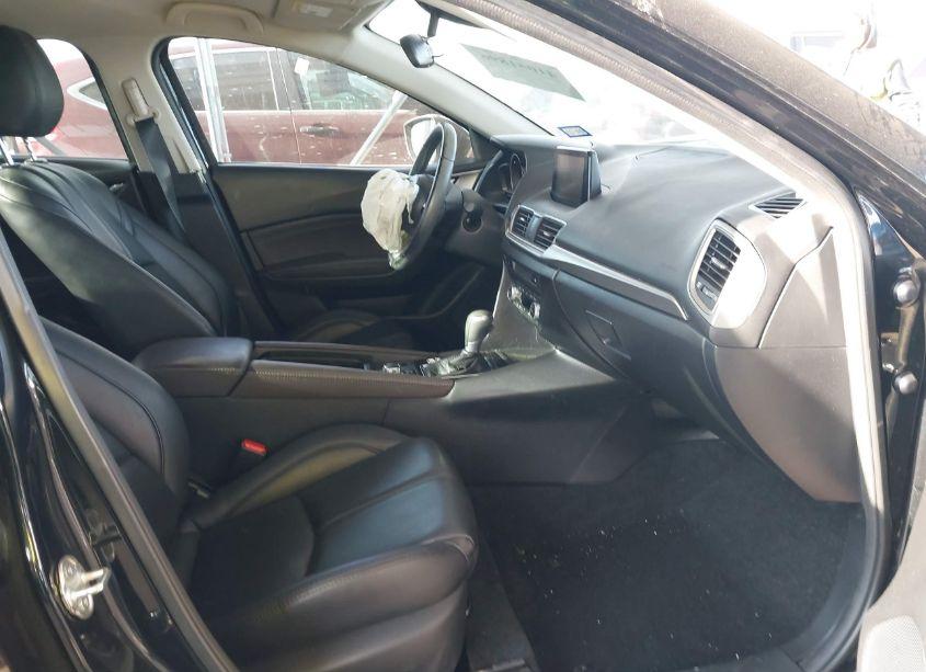 Photo 5 of 2018 Mazda Mazda3 TOURING (VIN 3MZBN1V31JM240852)