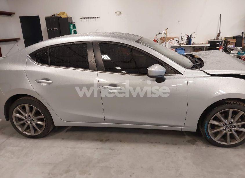 Photo 14 of 2018 Mazda Mazda3 TOURING (VIN 3MZBN1V31JM242696)