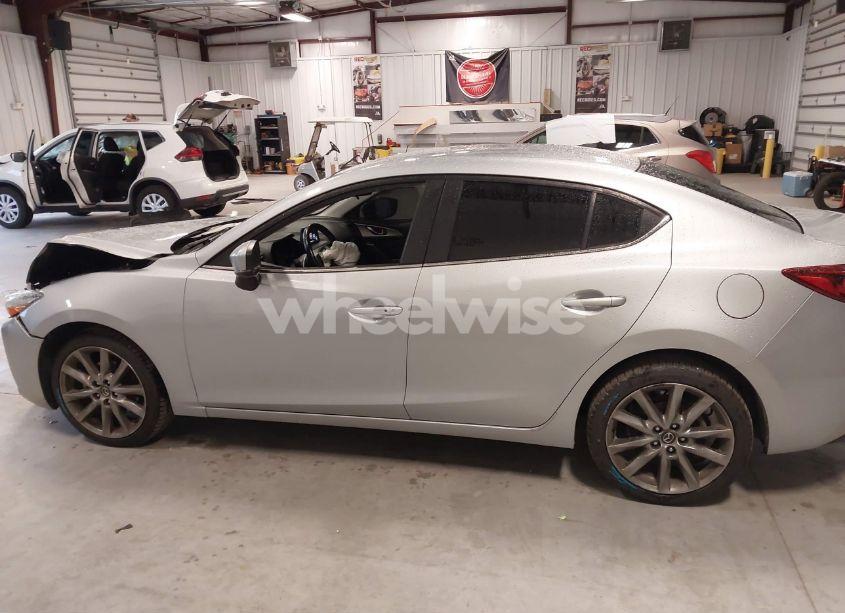 Photo 15 of 2018 Mazda Mazda3 TOURING (VIN 3MZBN1V31JM242696)