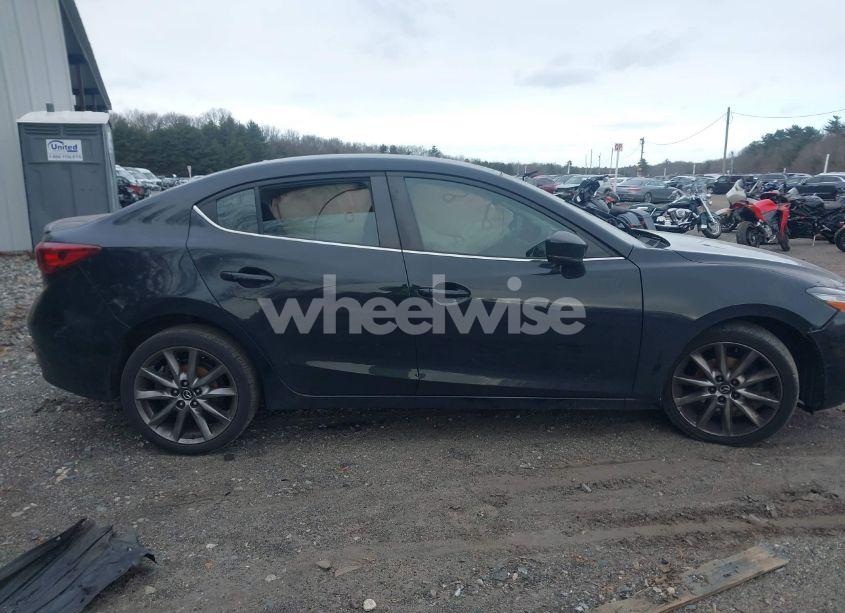 Photo 13 of 2018 Mazda Mazda3 TOURING (VIN 3MZBN1V31JM268800)