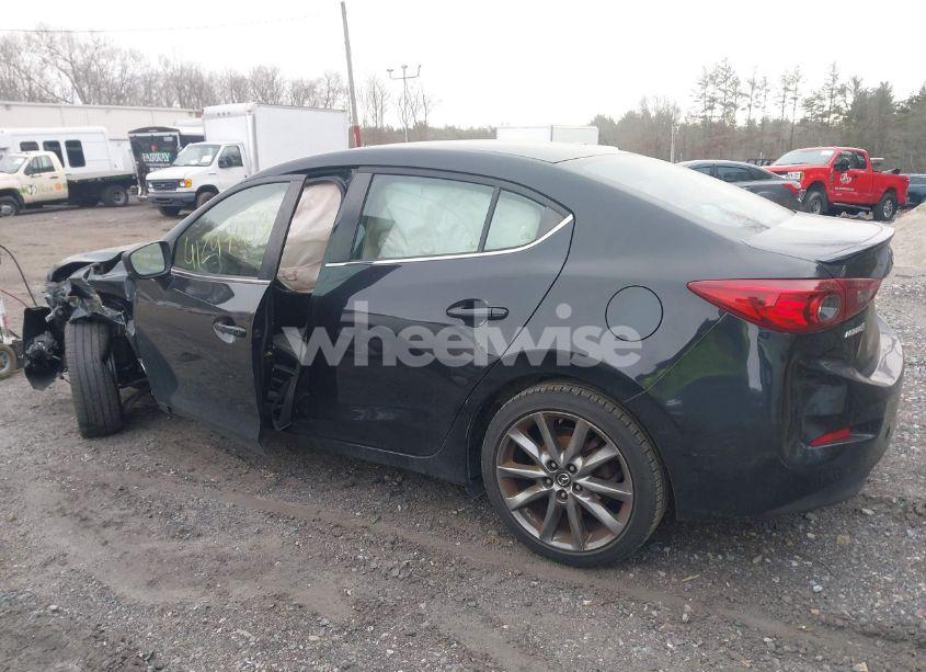 Photo 14 of 2018 Mazda Mazda3 TOURING (VIN 3MZBN1V31JM268800)