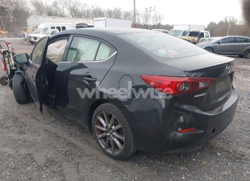 Photo 3 of 2018 Mazda Mazda3 TOURING (VIN 3MZBN1V31JM268800)