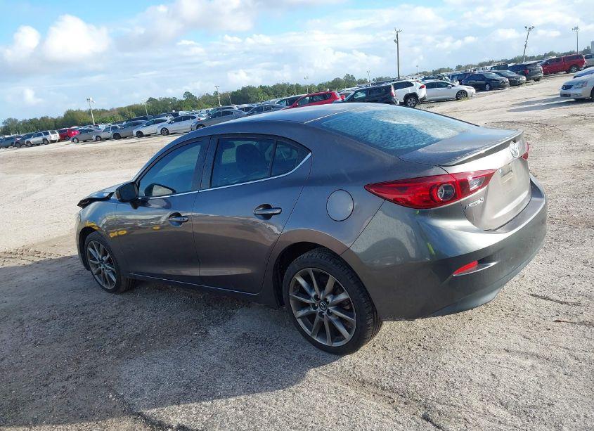 Photo 14 of 2018 Mazda Mazda3 TOURING (VIN 3MZBN1V32JM205110)