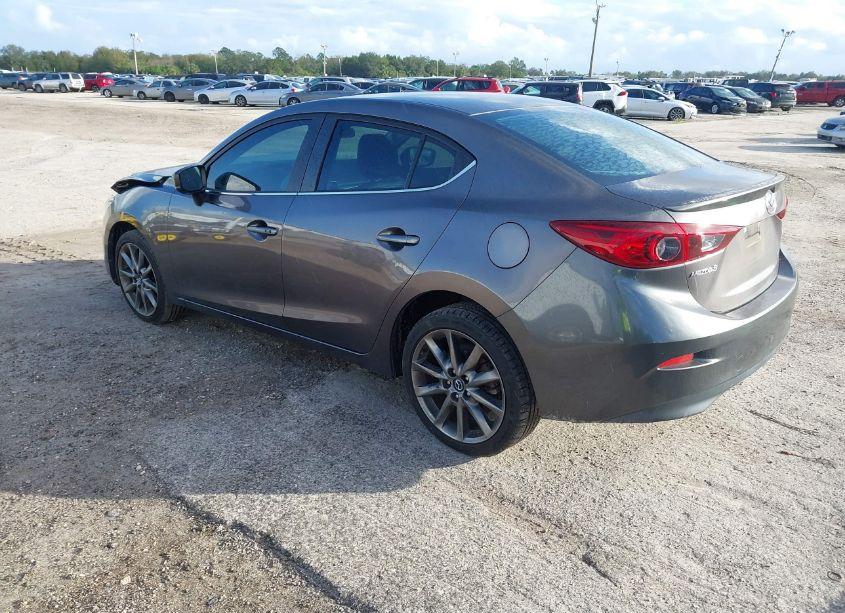 Photo 3 of 2018 Mazda Mazda3 TOURING (VIN 3MZBN1V32JM205110)