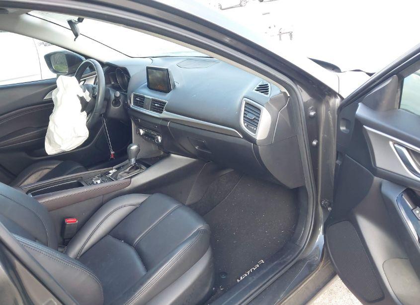 Photo 5 of 2018 Mazda Mazda3 TOURING (VIN 3MZBN1V32JM205110)