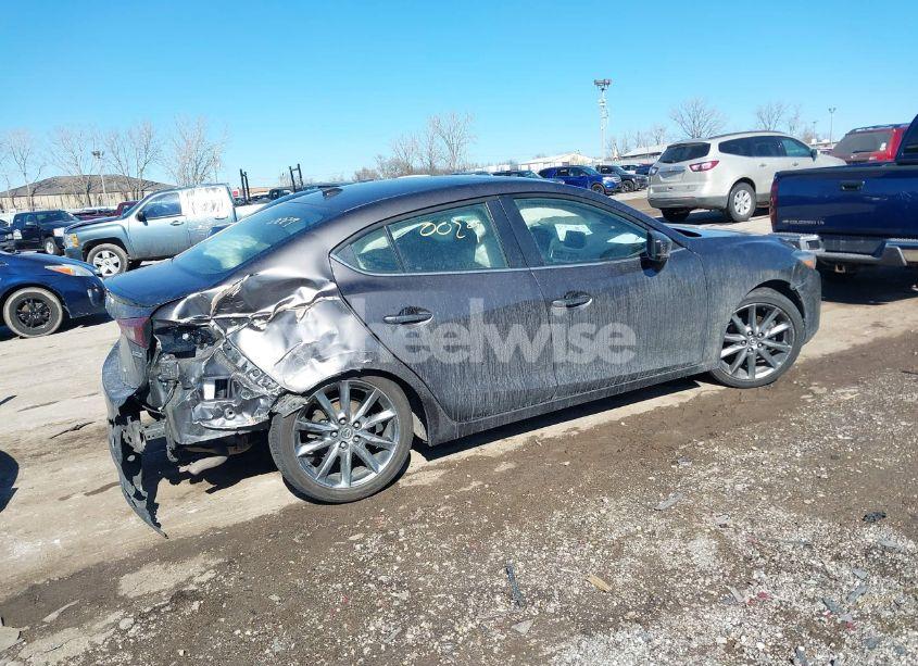 Photo 4 of 2018 Mazda Mazda3 TOURING (VIN 3MZBN1V33JM259998)