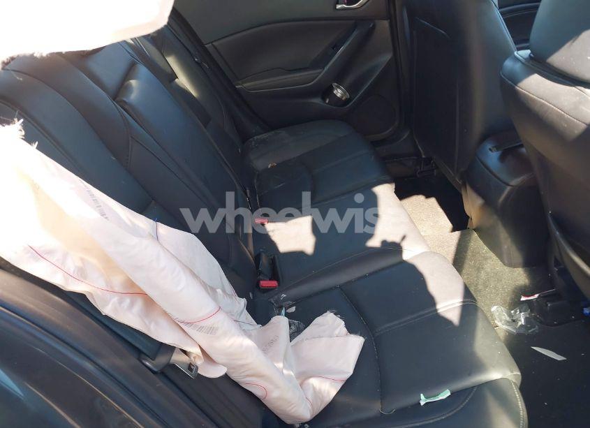 Photo 8 of 2018 Mazda Mazda3 TOURING (VIN 3MZBN1V33JM259998)