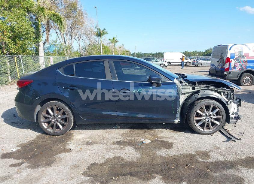 Photo 13 of 2018 Mazda Mazda3 TOURING (VIN 3MZBN1V34JM206727)