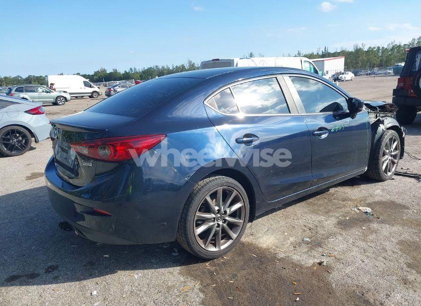 Photo 4 of 2018 Mazda Mazda3 TOURING (VIN 3MZBN1V34JM206727)