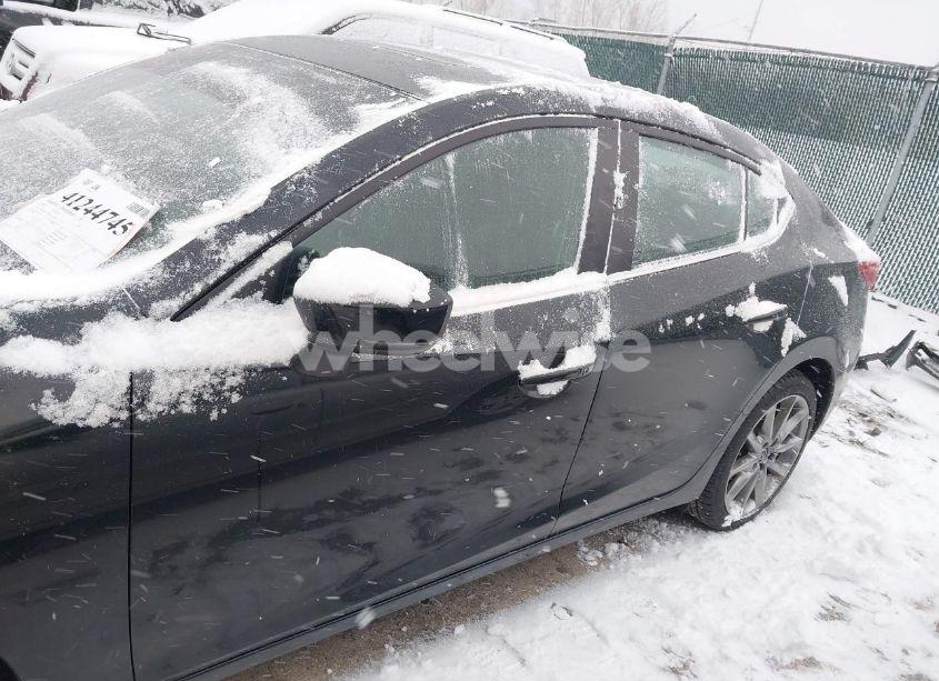 Photo 13 of 2018 Mazda Mazda3 TOURING (VIN 3MZBN1V35JM174970)