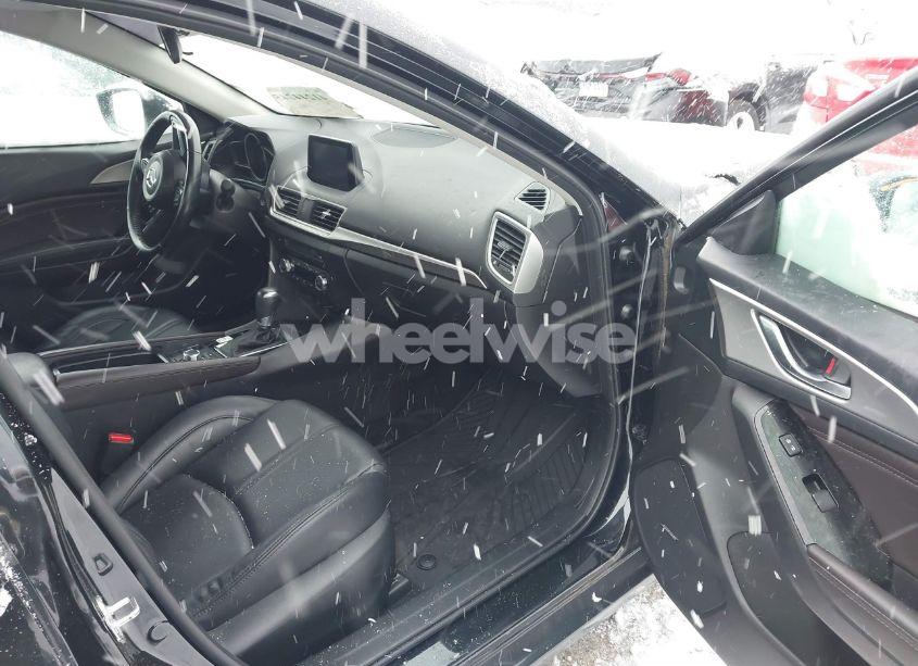 Photo 5 of 2018 Mazda Mazda3 TOURING (VIN 3MZBN1V35JM174970)